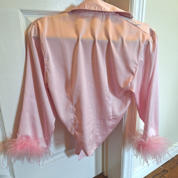 ShopRumors pink silk like top with feather cuffs - Picture 2 of 2